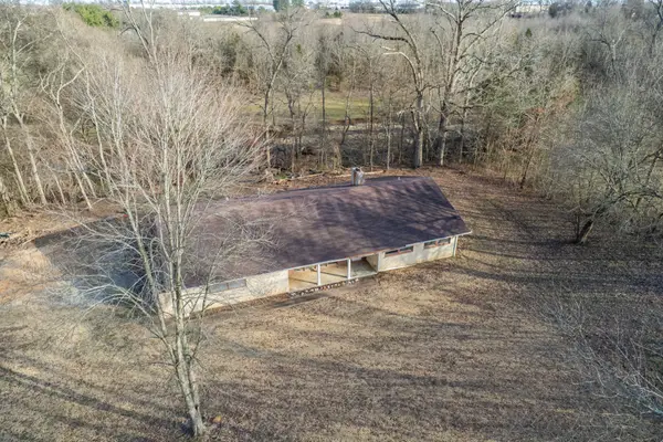 301 Sanford Ln, Lawrenceburg, TN 38464