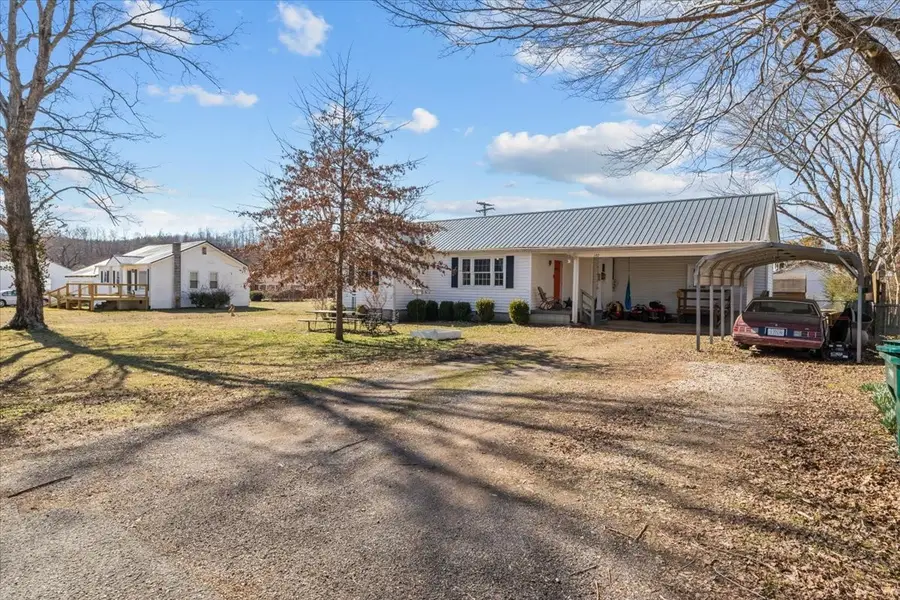 102 Sutton Ave, Waverly, TN 37185 - #2