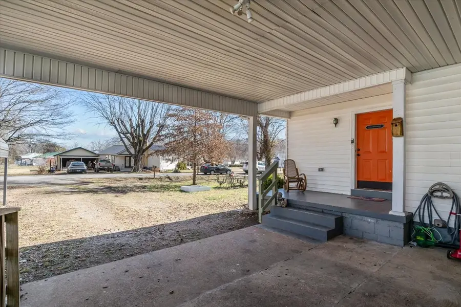 102 Sutton Ave, Waverly, TN 37185 - #3