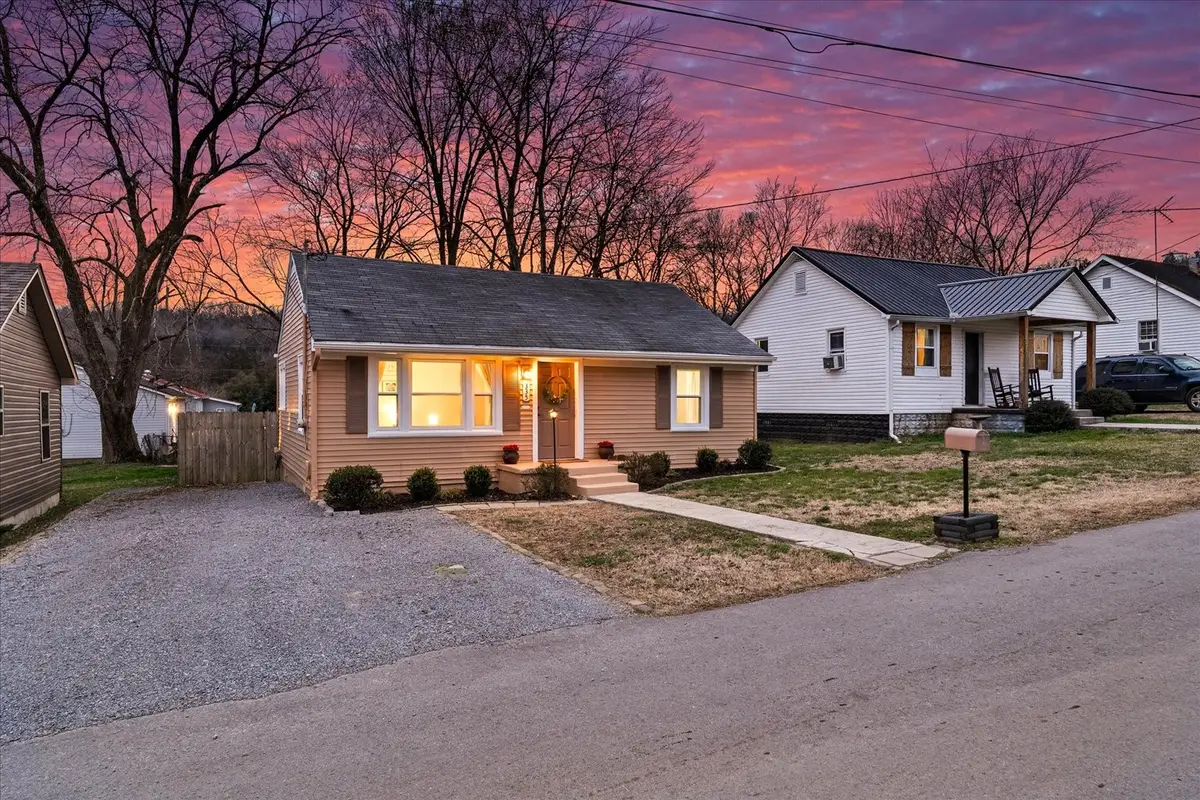 335 Hayes St, Woodbury, TN 37190 - #1