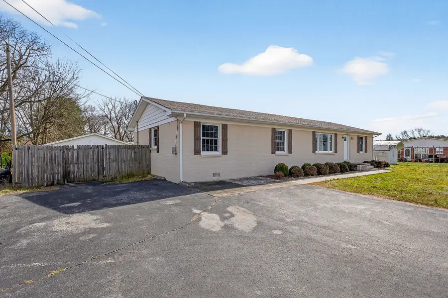 102 Park Ave, McMinnville, TN 37110 - #2