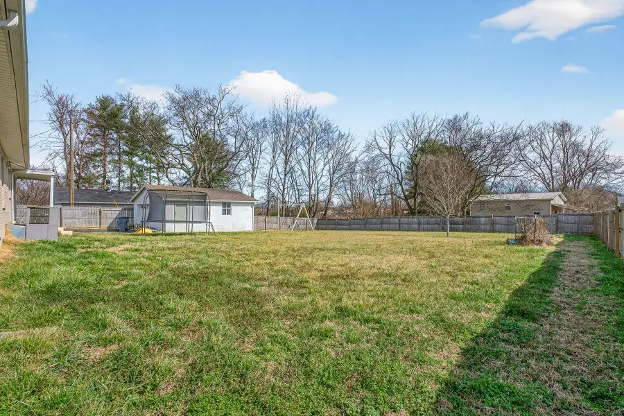 102 Park Ave, McMinnville, TN 37110 - #3