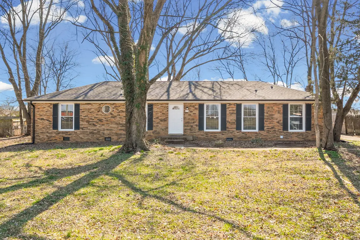 214 Cunningham Ln, Clarksville, TN 37042 - #1