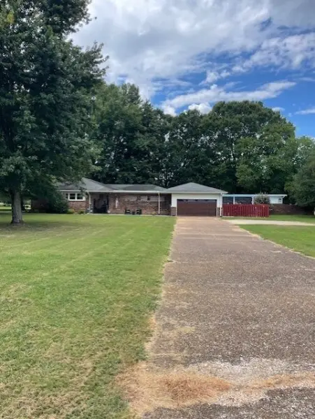 111 Grandview Dr, Lawrenceburg, TN 38464