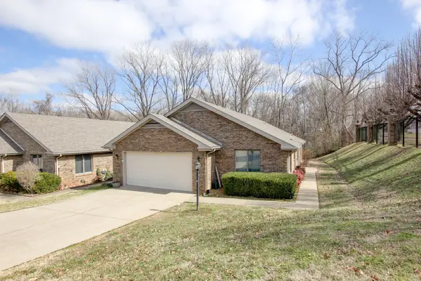 457 Country Club Ct, Clarksville, TN 37043
