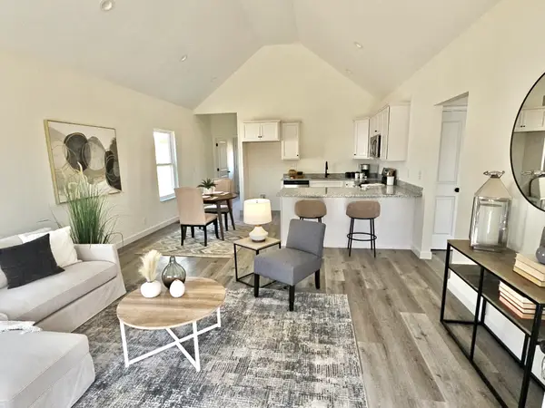 1118 W First Street, Dickson, TN 37055