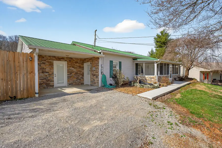 1375 Roberts Matthews Hwy, Sparta, TN 38583 - #3