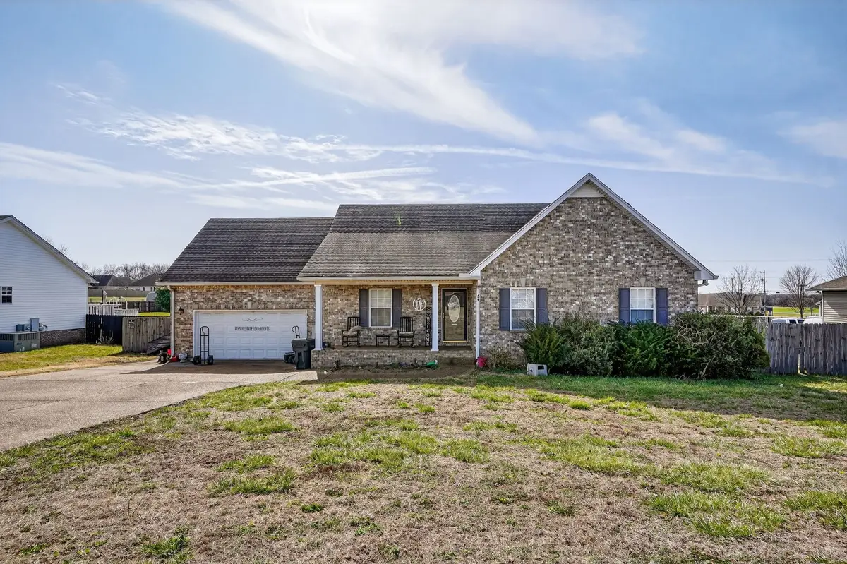 204 Middle Dayle Dr, Portland, TN 37148 - #1