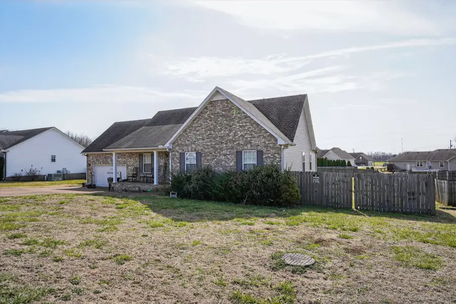 204 Middle Dayle Dr, Portland, TN 37148 - #2