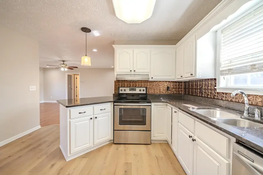 155 Greenwood Ave, Savannah, TN 38372 - #2