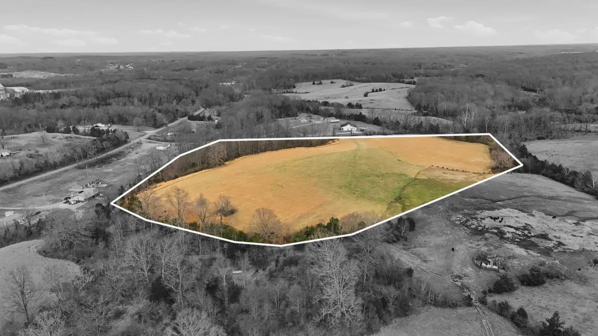 424 Gum Branch Rd, Burns, TN 37029 - #1