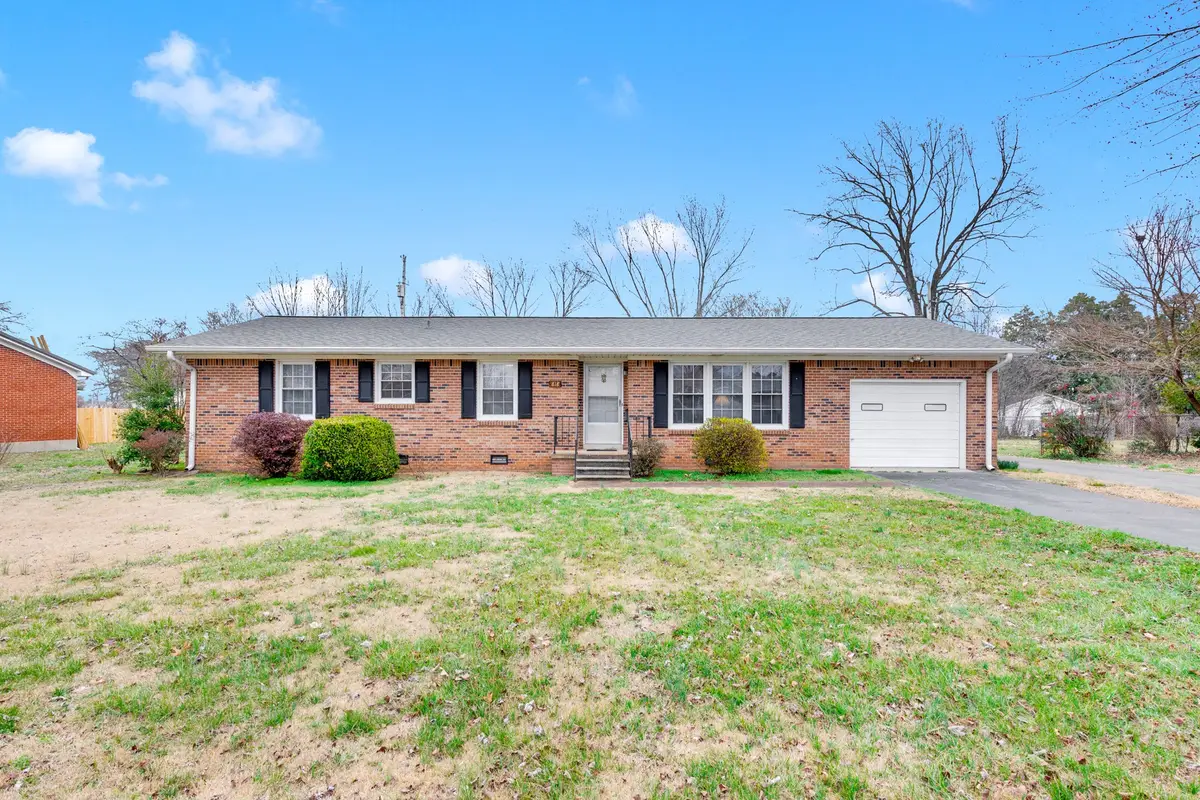 818 Fair Ave, Lawrenceburg, TN 38464 - #1