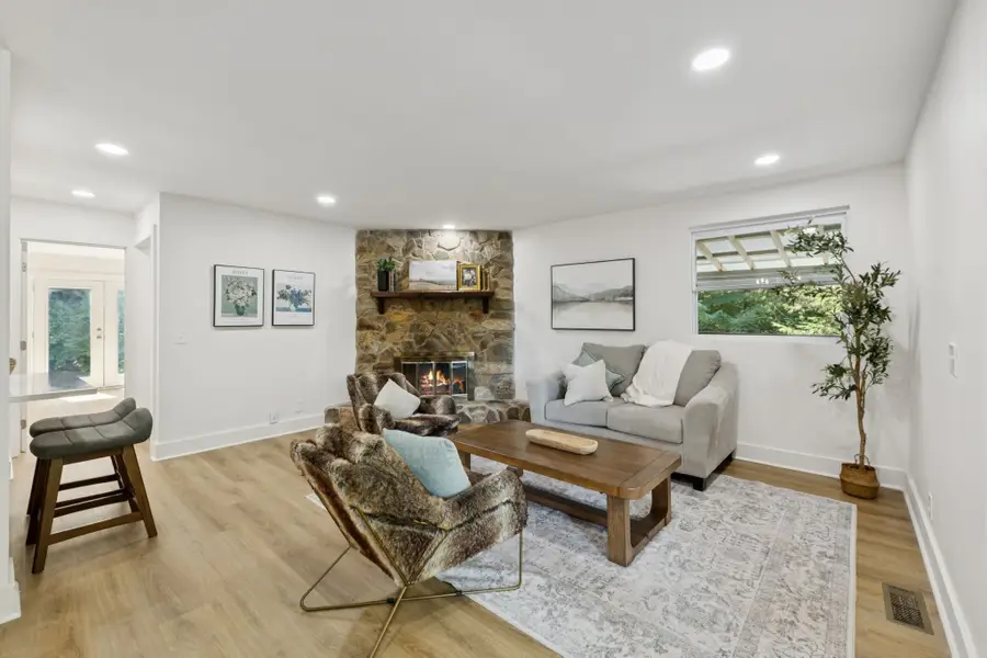 1016 Rustic Hills Dr, Ashland City, TN 37015 - #2