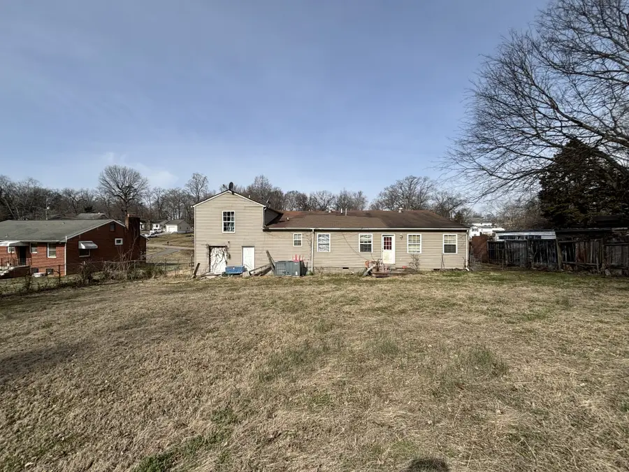 604 Victor Dr, Knoxville, TN 37912 - #2