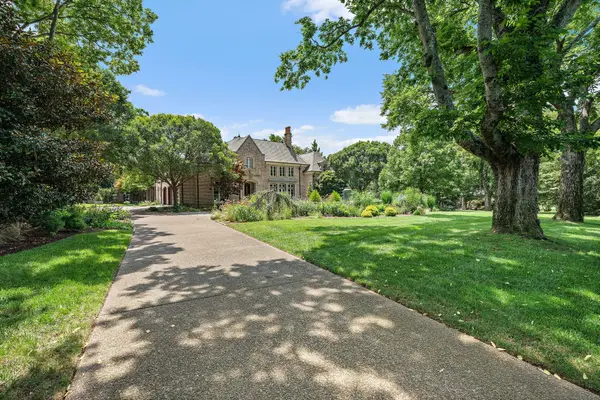 1206 Belle Meade Blvd, Nashville, TN 37205