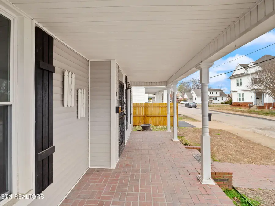 317 Aden St, Paris, TN 38242 - #2