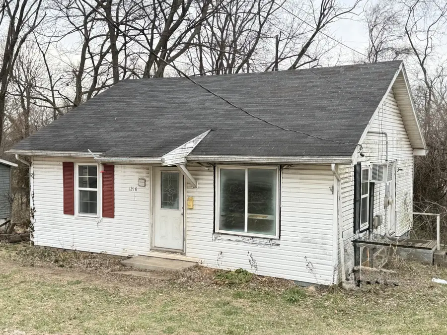 1216 E 7th St, Hopkinsville, KY 42240 - #3