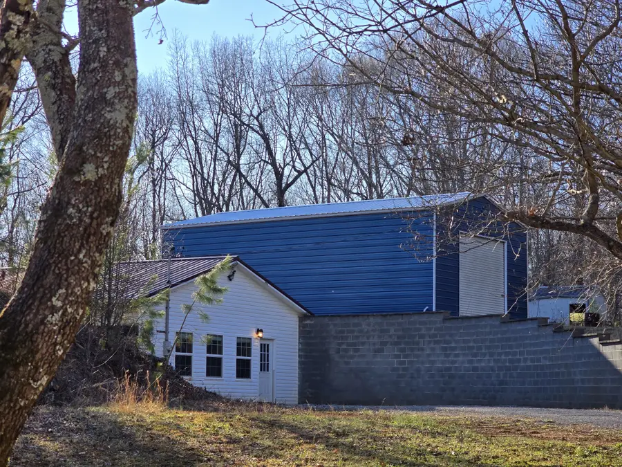 321 S John Locke Rd, McMinnville, TN 37110 - #2