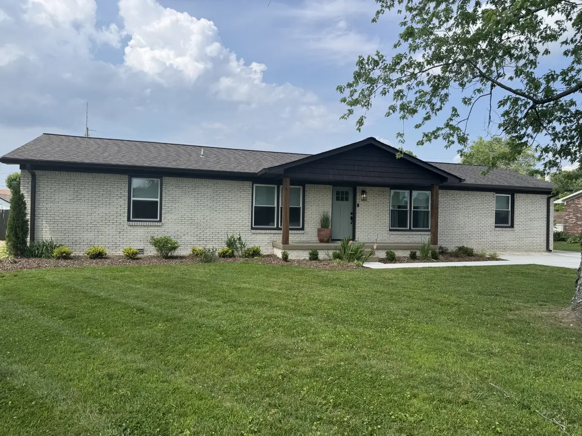 402 8th St, Lawrenceburg, TN 38464 - #1