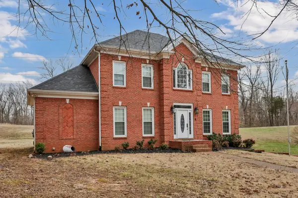 950 Ridgewood Dr, Clarksville, TN 37043