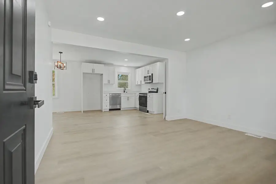 131 Lakeside Dr, Columbia, TN 38401 - #3