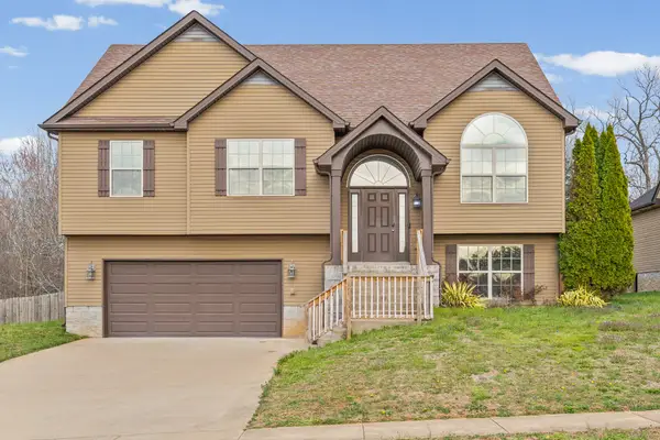 1205 Meachem Dr, Clarksville, TN 37042