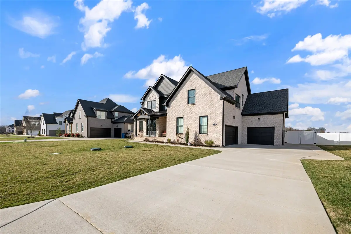 3718 Carriage Dr, Murfreesboro, TN 37128 - #1