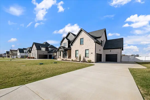 3718 Carriage Dr, Murfreesboro, TN 37128