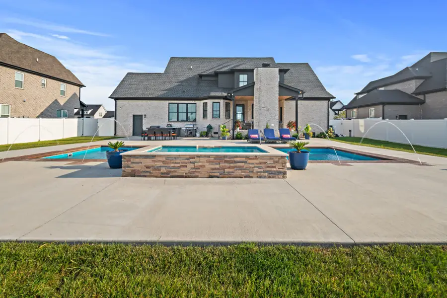 3718 Carriage Dr, Murfreesboro, TN 37128 - #3