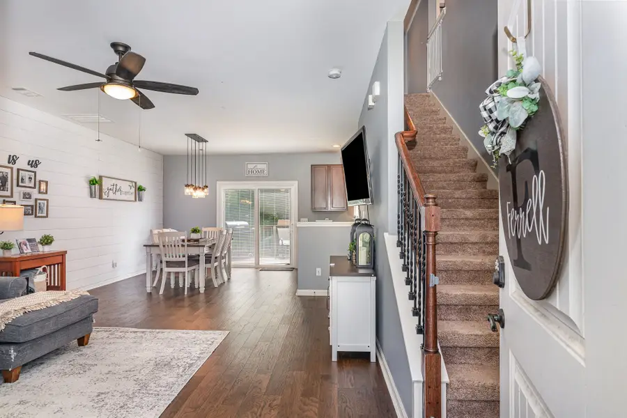 611 Whirlaway Dr, Burns, TN 37029 - #2