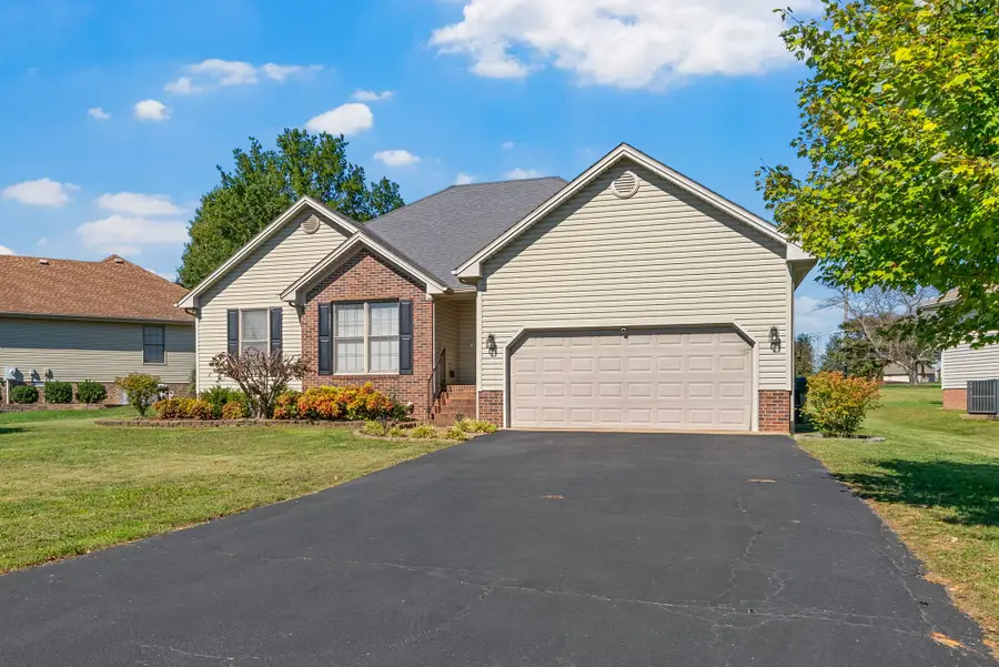 605 Ashbury Cir, Hopkinsville, KY 42240 - #2
