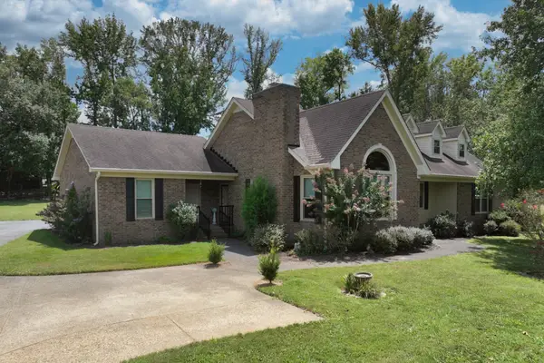 210 The Hollows Ct, Hendersonville, TN 37075