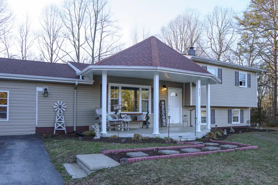 267 Simmons St, Spencer, TN 38585 - #3