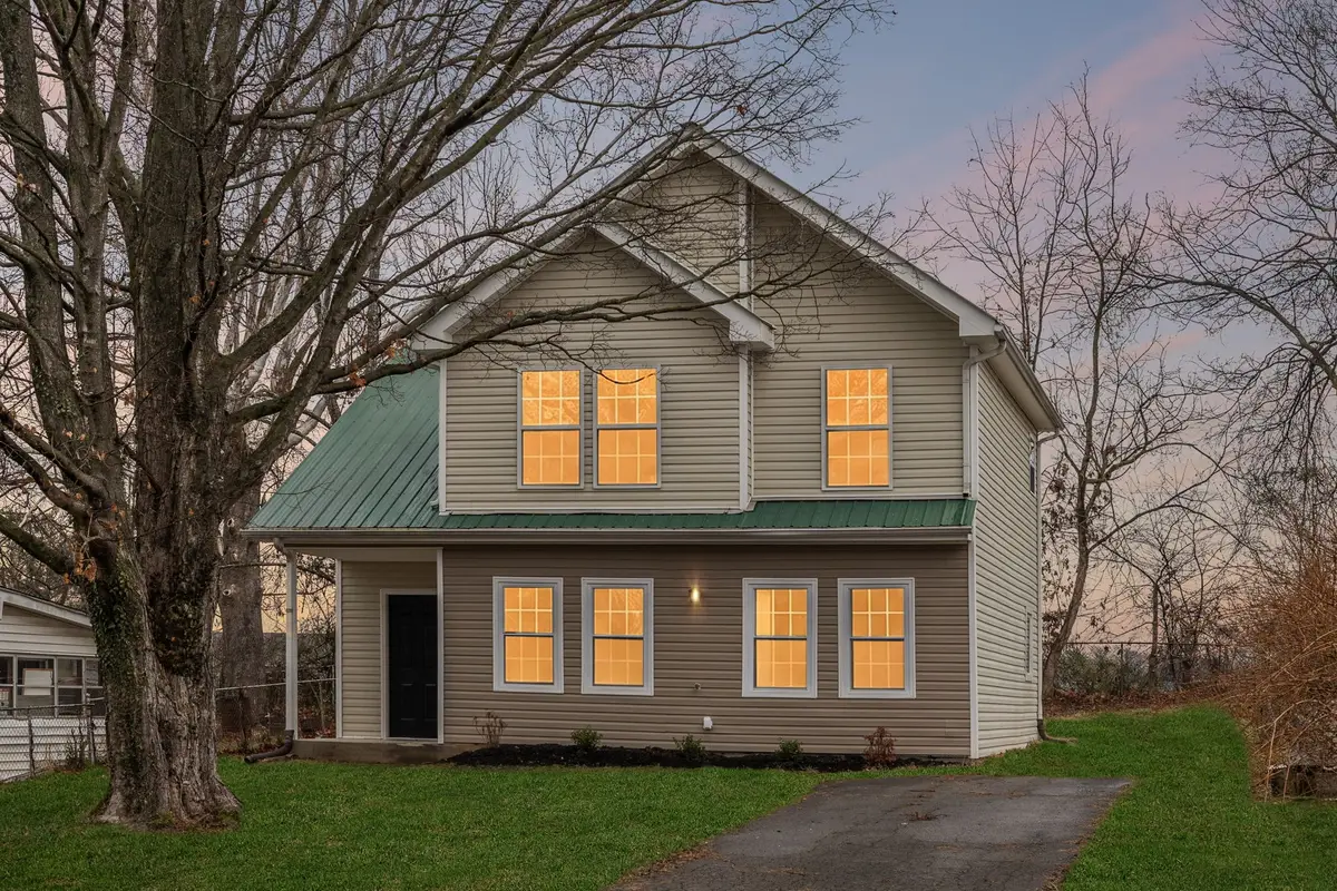 421 Shelby St, Clarksville, TN 37042 - #1