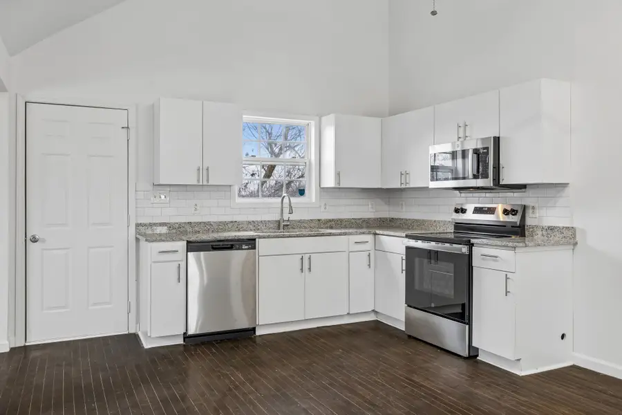 421 Shelby St, Clarksville, TN 37042 - #3