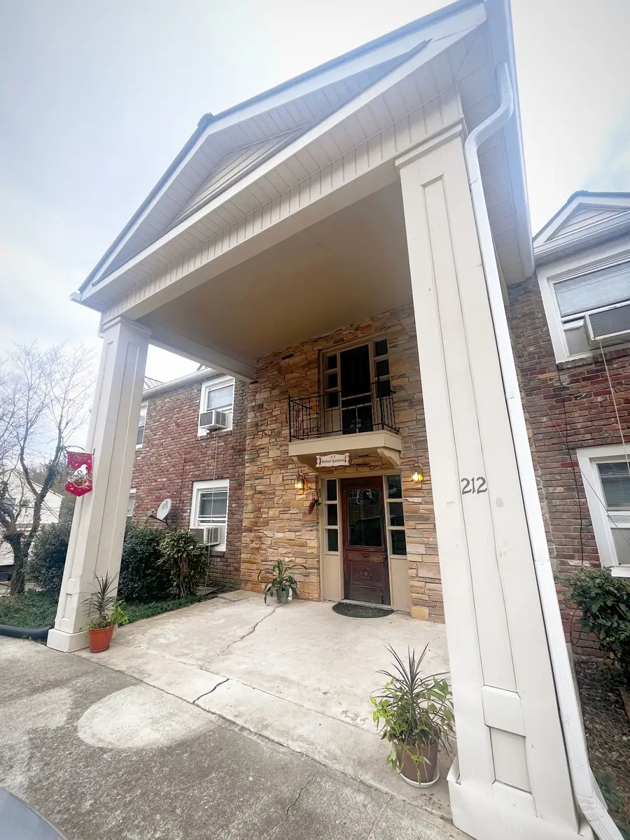 212 Westwood Dr, McMinnville, TN 37110 - #3