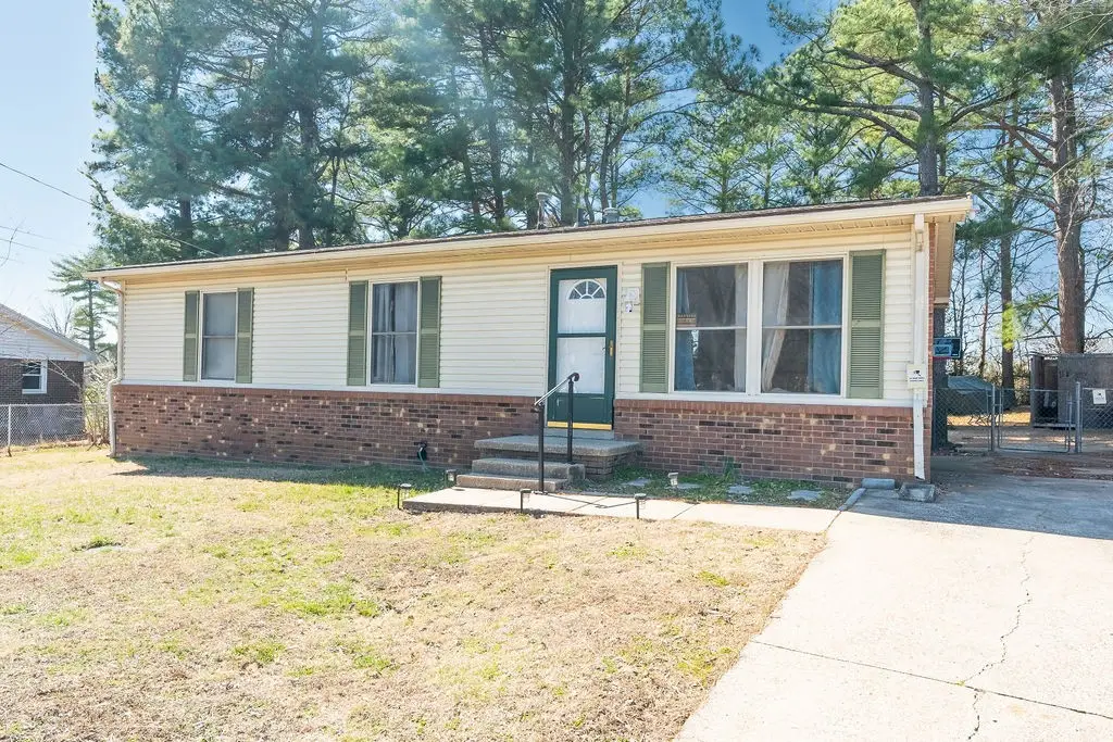 621 Evergreen Park Dr, Hopkinsville, KY 42240 - #1