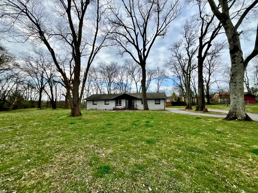 130 Colonial Dr, Hendersonville, TN 37075 - #2