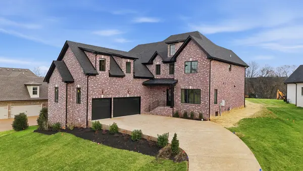 1016 Luxborough Dr, Hendersonville, TN 37075