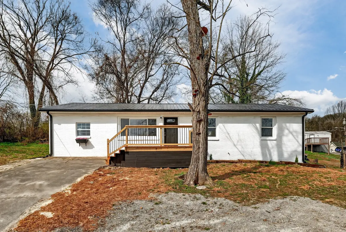 350 N 3rd St, Pulaski, TN 38478 - #1
