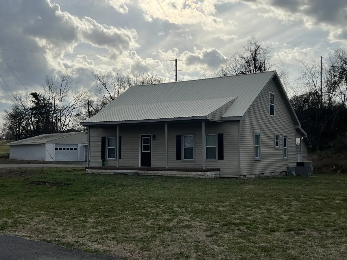 666 Brattontown Cir, Lafayette, TN 37083 - #1