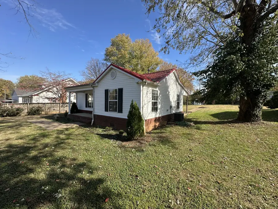 902 S Russell St, Portland, TN 37148 - #3