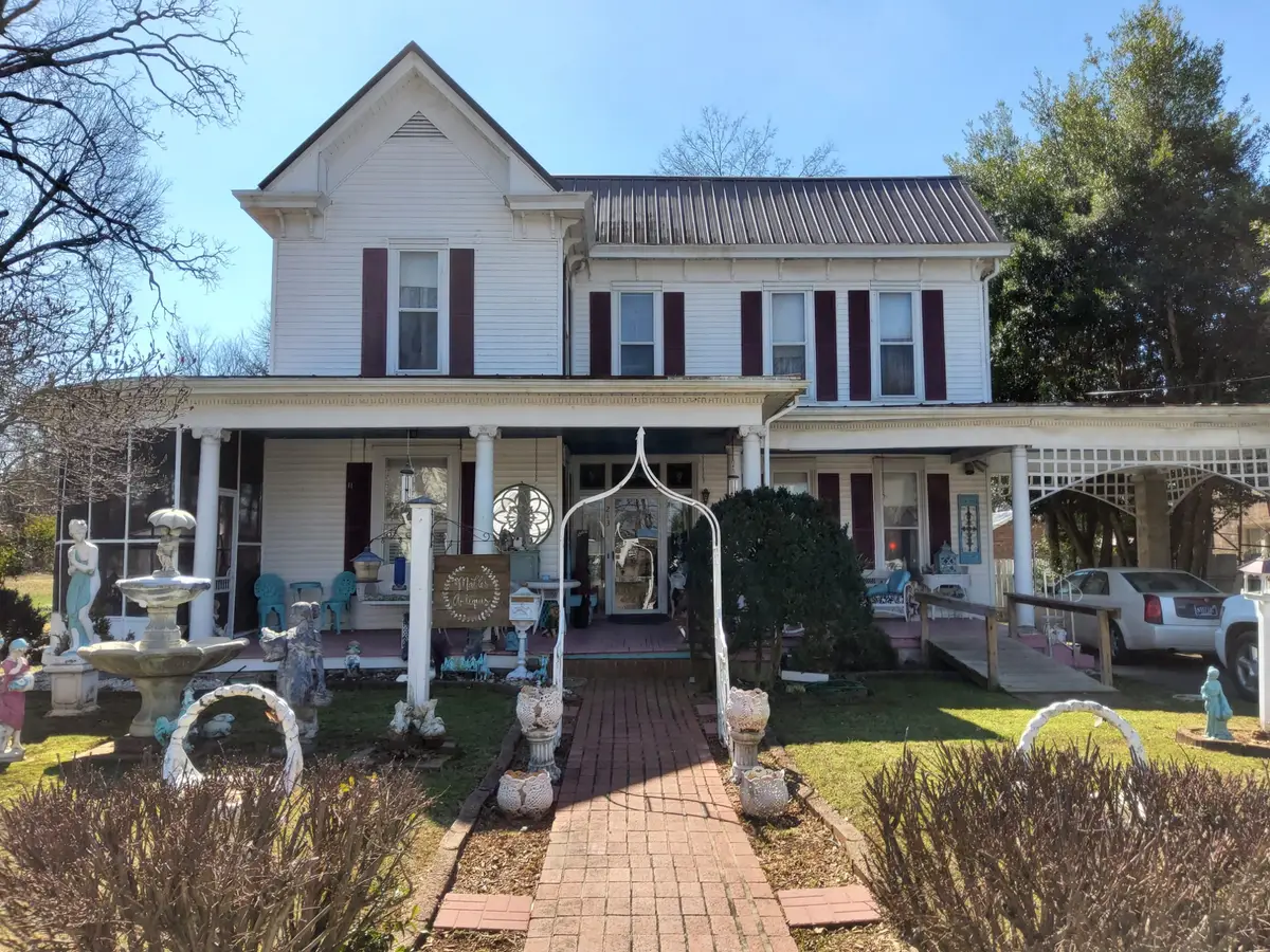 213 Pulaski St, Lawrenceburg, TN 38464 - #1