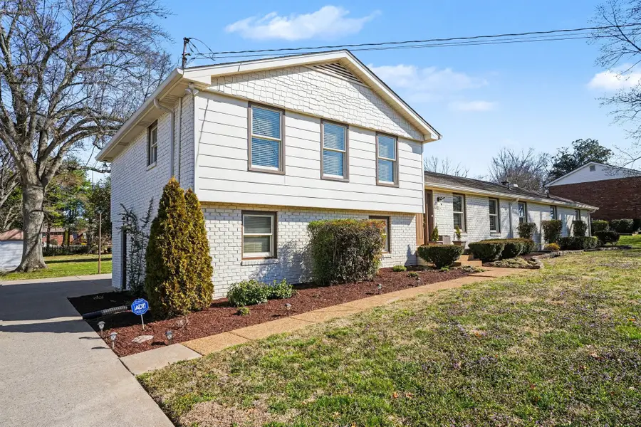 207 Montchanin Dr, Old Hickory, TN 37138 - #2