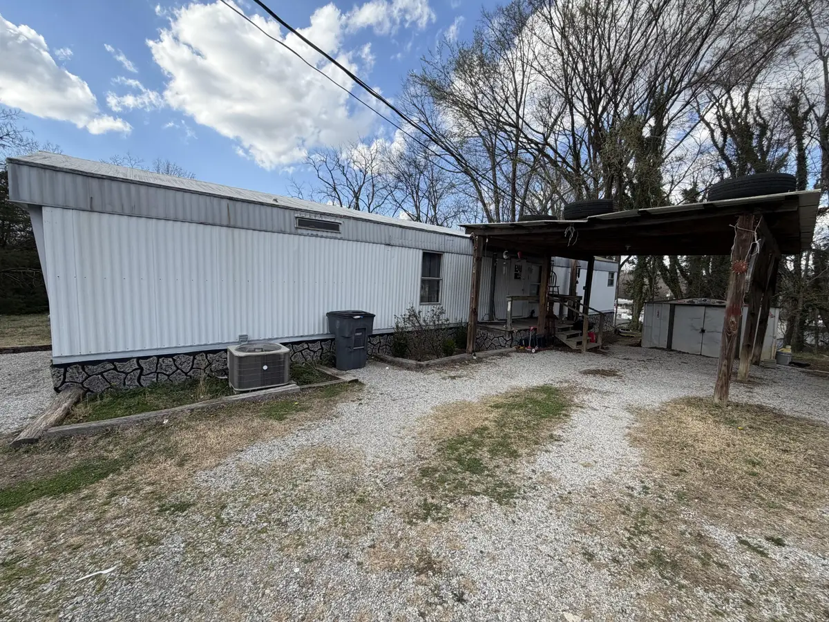 124 W Shellsford Rd, McMinnville, TN 37110 - #1