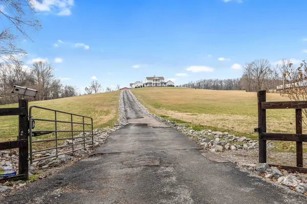 1103 Rogues Fork Rd, Bethpage, TN 37022