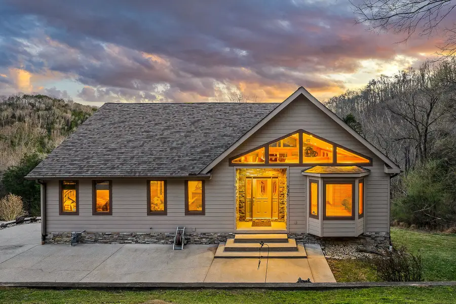 525 Harbor Dr, Lancaster, TN 38569 - #2