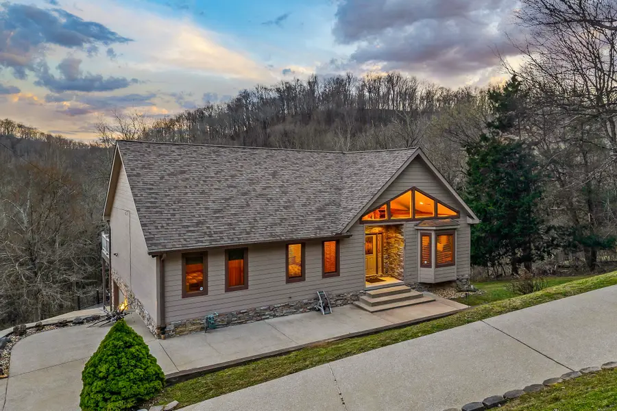 525 Harbor Dr, Lancaster, TN 38569 - #3