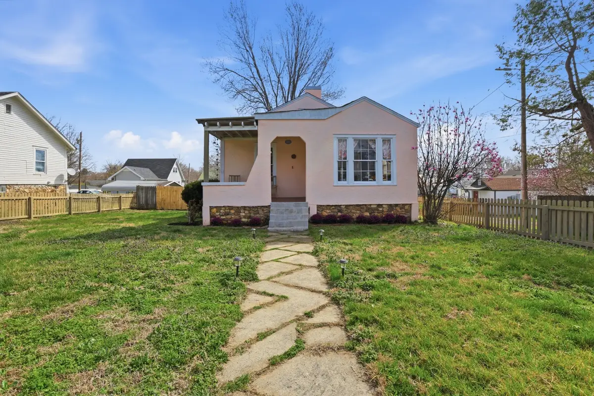 103 Freeman Ave, Dickson, TN 37055 - #1