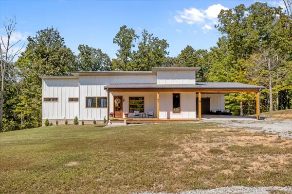 165 Wade Cv, Waverly, TN 37185
